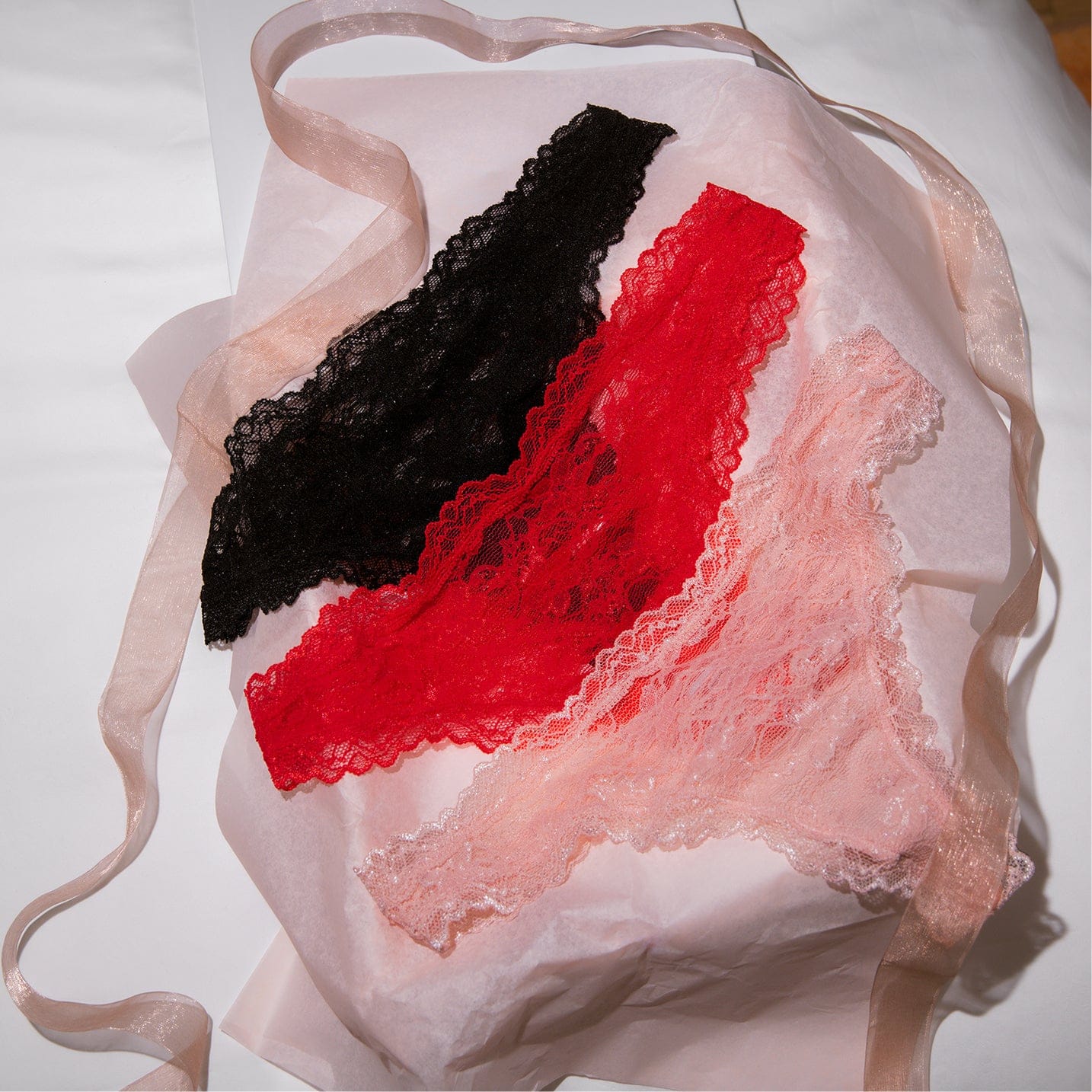 Effortless Lace Thong Rosette